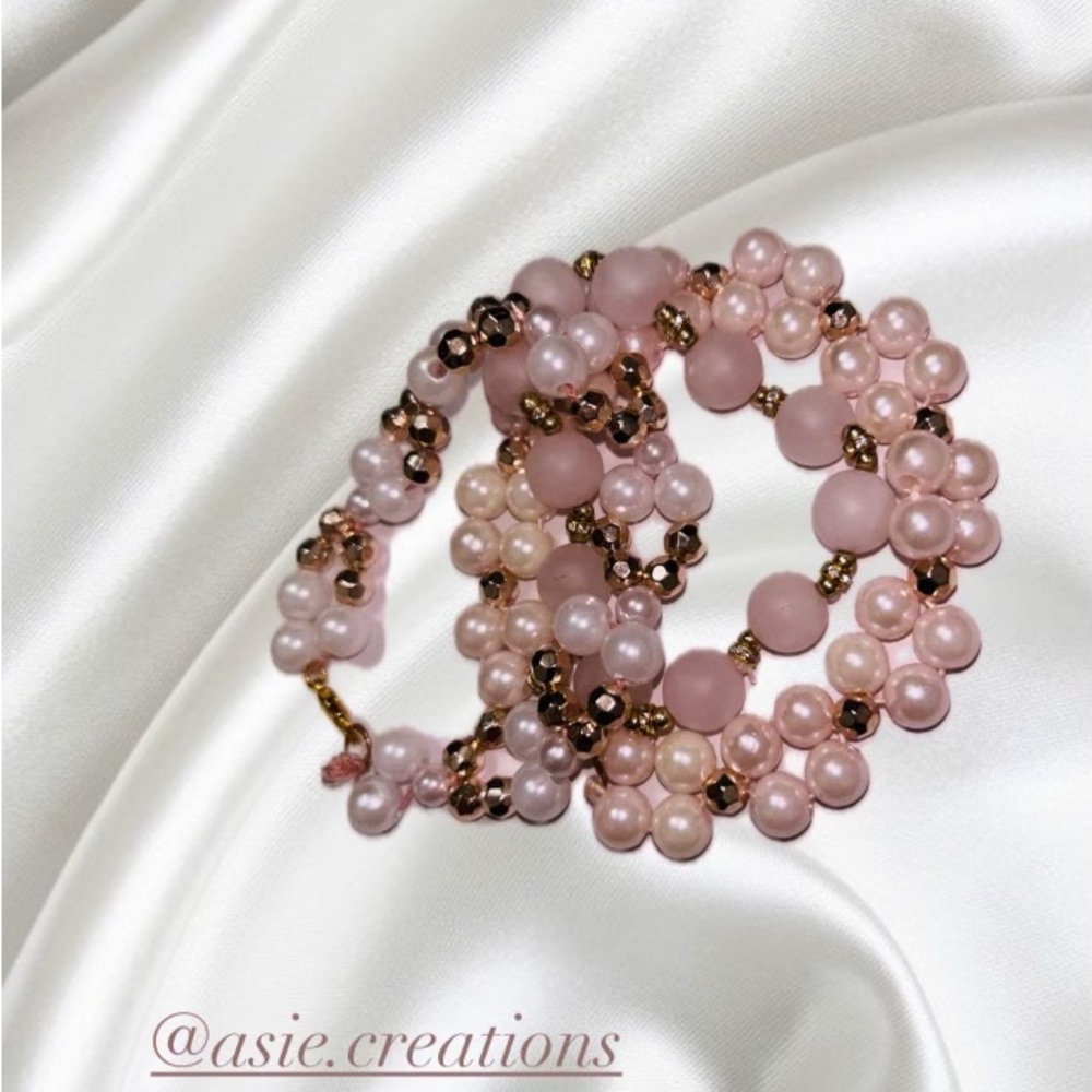 Three pieces flower bracelets 🌸✨